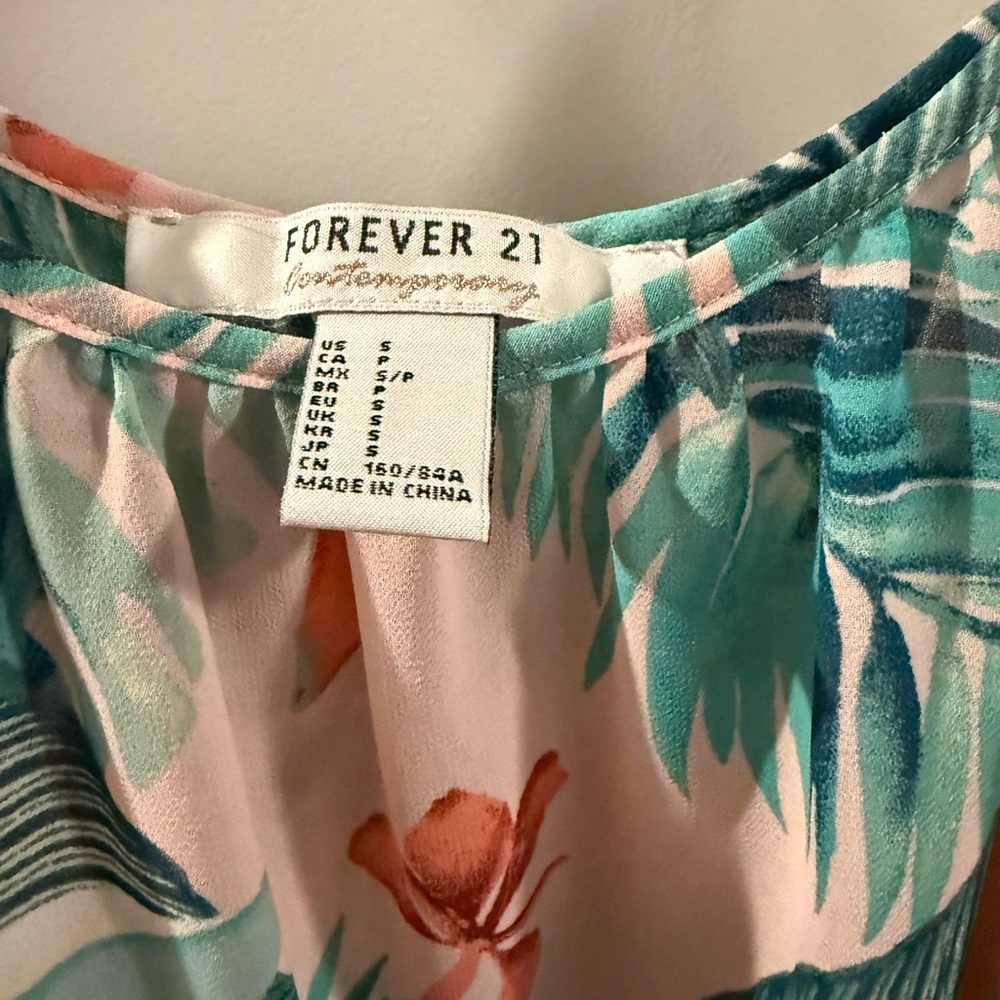 NWOT Forever 21 Tropical Floral Blouse - Pink and Green - Picture 5 of 8